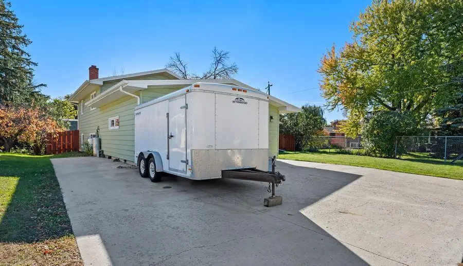 2807 Edgewood Drive N, Fargo, ND 58102 - #3