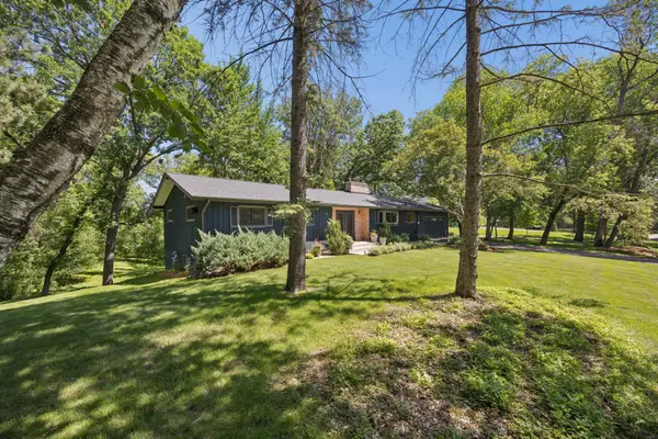443 Salem Place, Mahtomedi, MN 55115