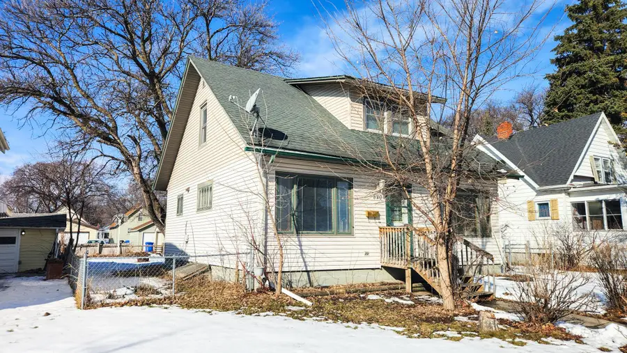 820 11th Street N, Fargo, ND 58102 - #3