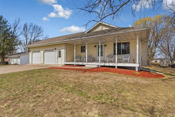 526 Beaver Street E, Belle Plaine, MN 56011 - #1