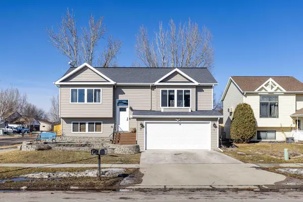 1625 35th Avenue S, Fargo, ND 58104