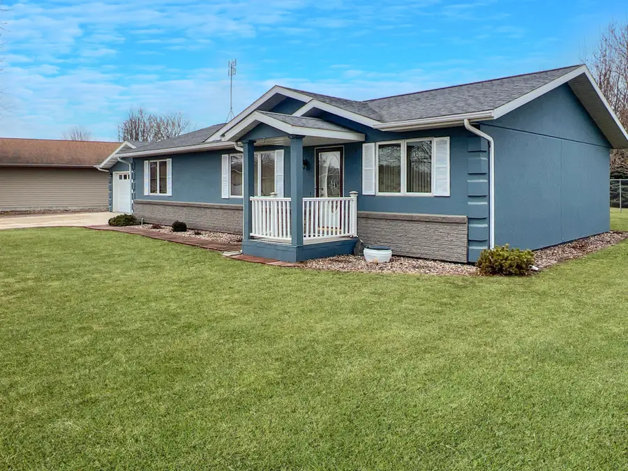 818 E 2nd Street N, Truman, MN 56088 - #2