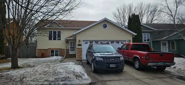 1530 29th Avenue S, Fargo, ND 58103