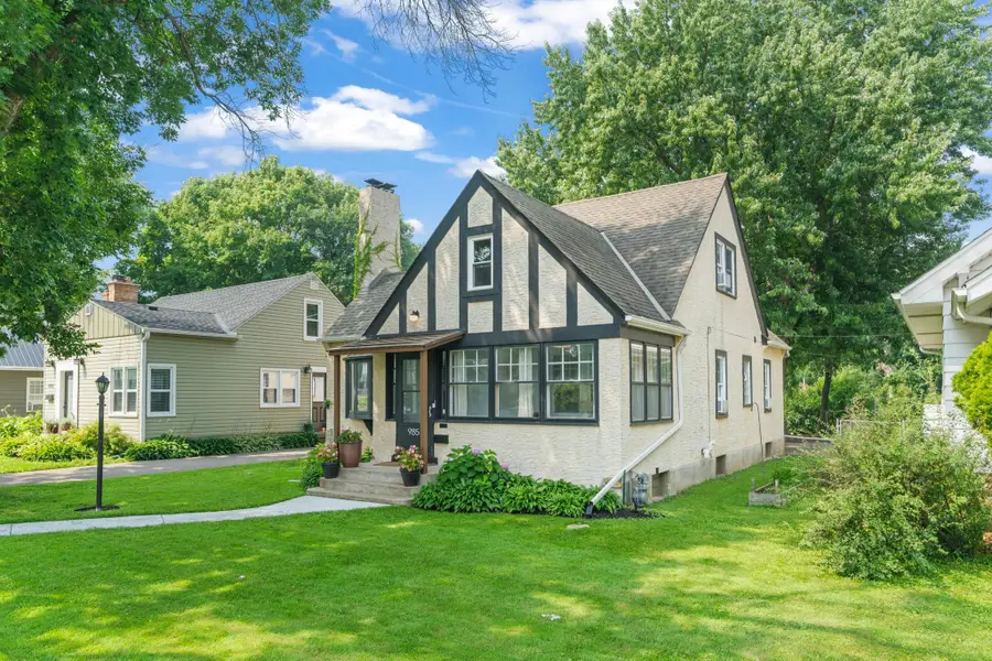 985 Cherokee Avenue, West Saint Paul, MN 55118 - #3
