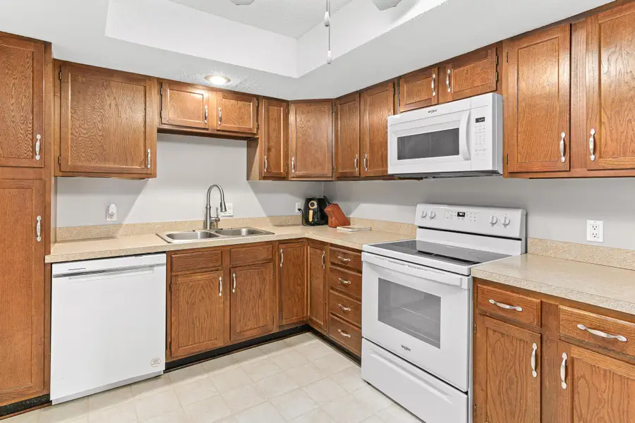 4710 58th Avenue N #221, Crystal, MN 55429 - #3