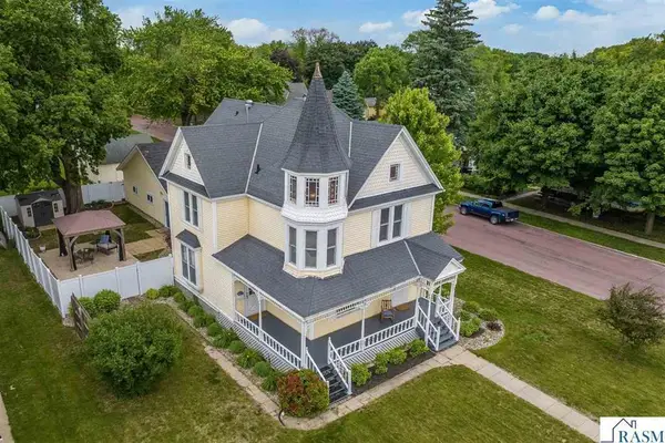 821 Armstrong Boulevard N, Saint James, MN 56081