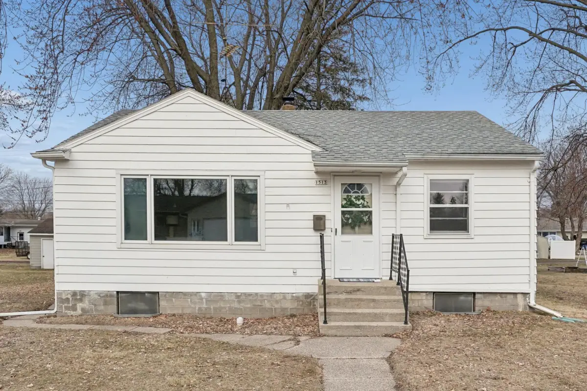 1513 Armstrong Avenue N, Glencoe, MN 55336 - #1