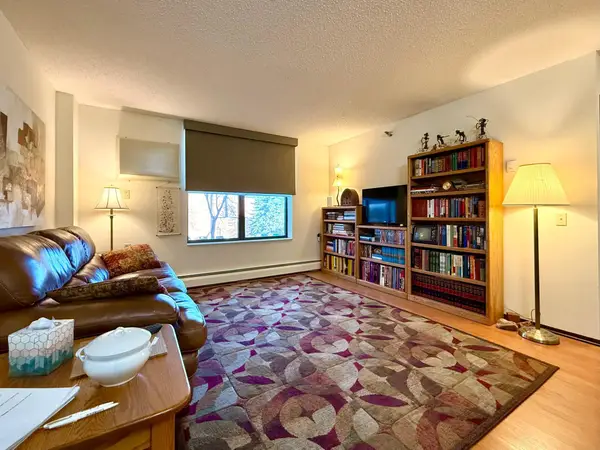 7600 Golden Valley Road #305, Golden Valley, MN 55427