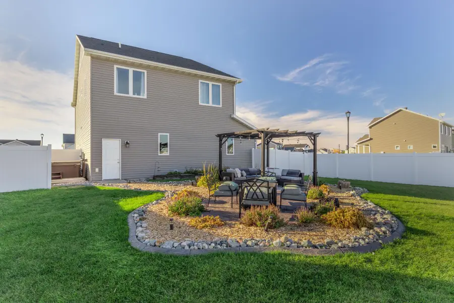 6552 Deer Creek Parkway S, Fargo, ND 58104 - #3