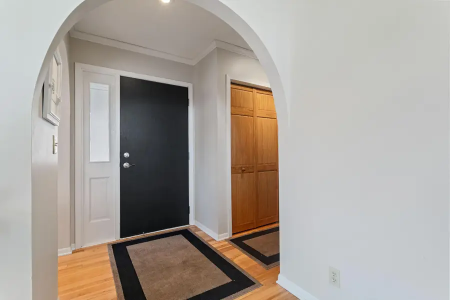 239 16th Avenue Sw, New Brighton, MN 55112 - #3