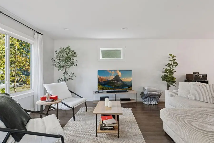 2084 E Reaney Avenue, Saint Paul, MN 55119 - #3