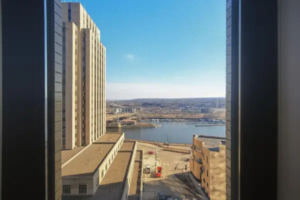 350 Saint Peter Street #909, Saint Paul, MN 55102