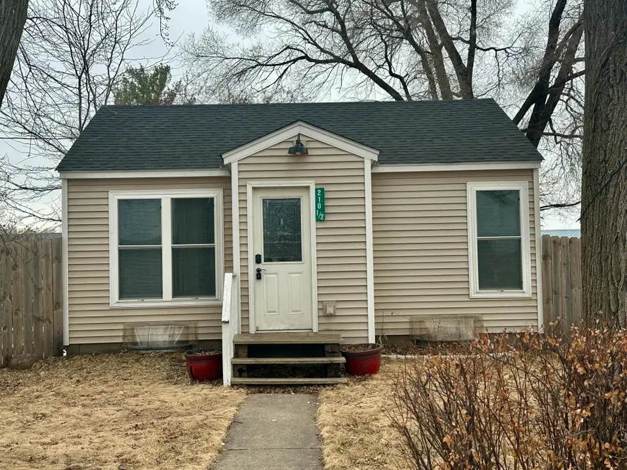 210 1/2 1st Avenue Nw, Isanti, MN 55040 - #3