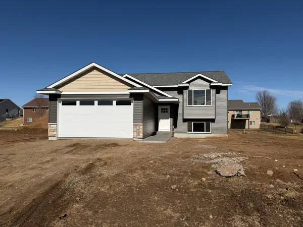 1635 Squirrel Way, New Richmond, WI 54017