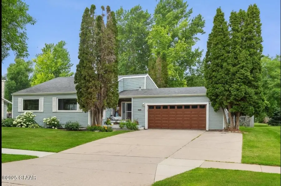 3402 Par Street N, Fargo, ND 58102 - #2