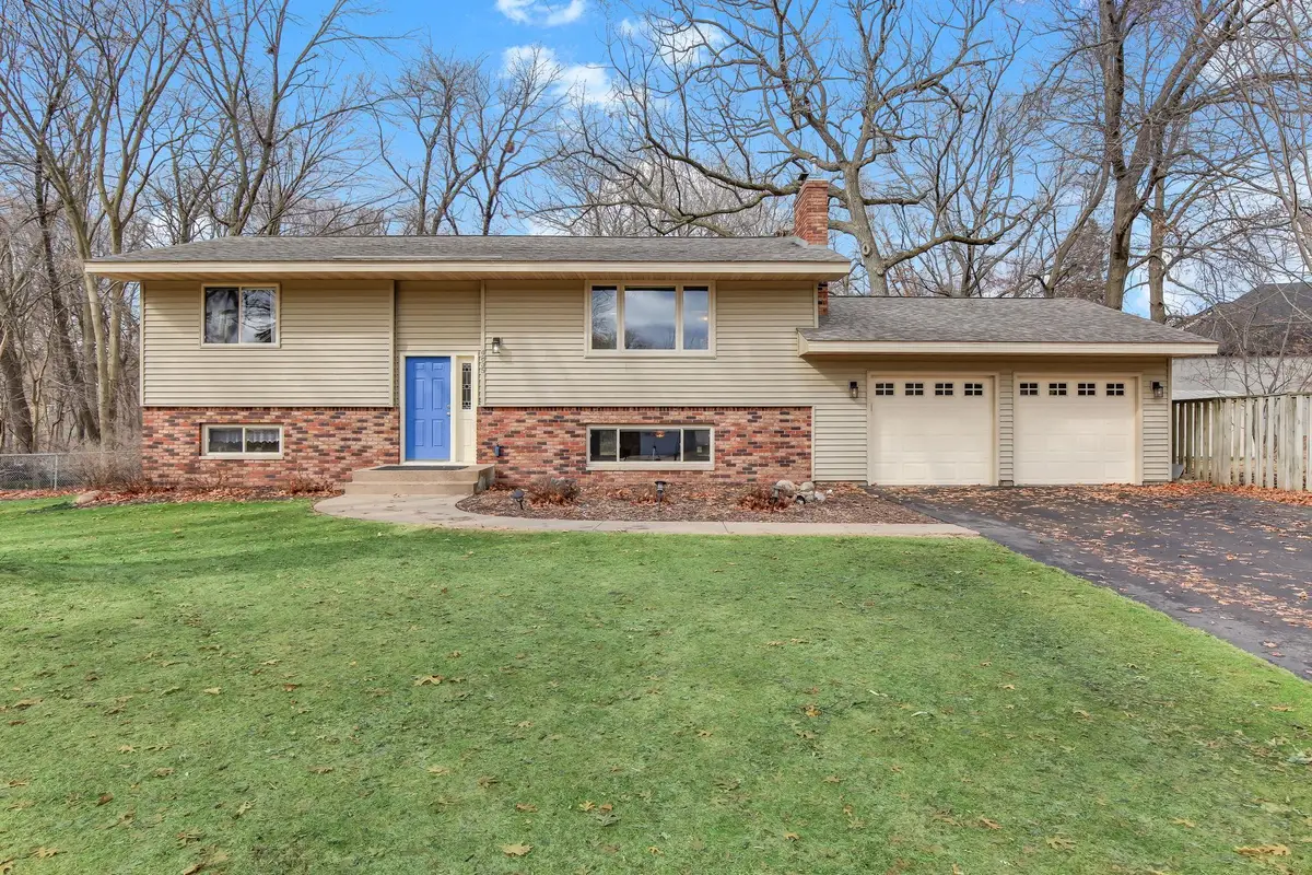 4835 Lakeview Drive, Shoreview, MN 55126 - #1