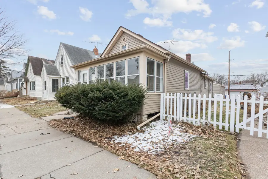 1231 Woodbridge Street, Saint Paul, MN 55117 - #3