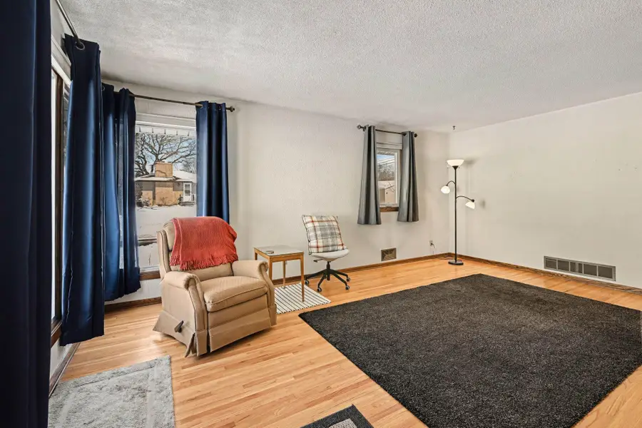 209 3rd Avenue Se, New Brighton, MN 55112 - #3