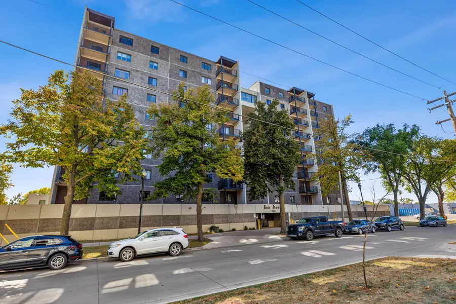 1110 3rd Avenue N #801W, Fargo, ND 58102 - #2