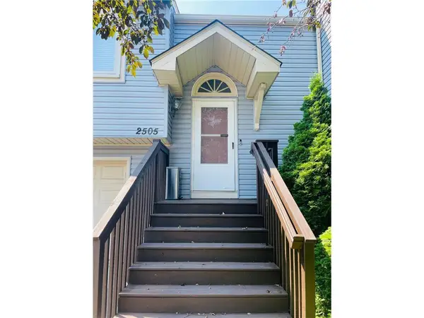 2505 Geranium Avenue E, Maplewood, MN 55119