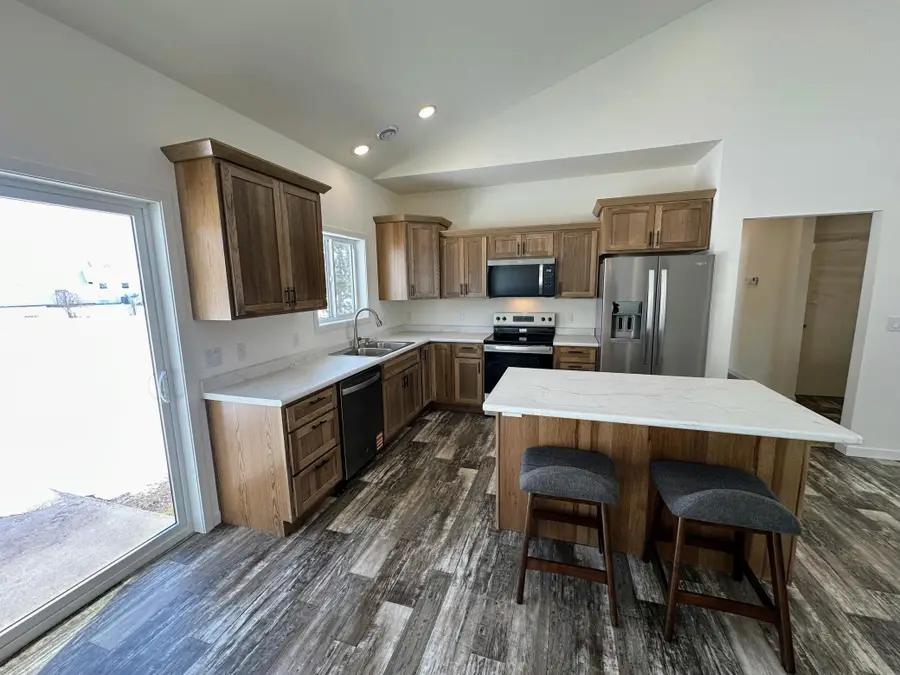 916 NW 7th Avenue Nw, Perham, MN 56573 - #3