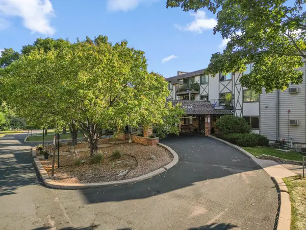 1304 W Medicine Lake Drive #323, Plymouth, MN 55441