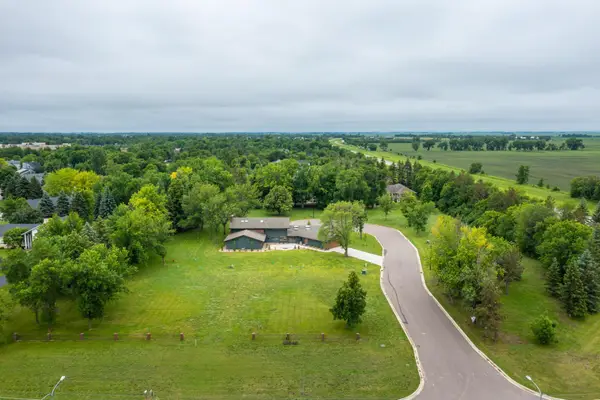 1589 Edgewood Court, Wahpeton, ND 58075