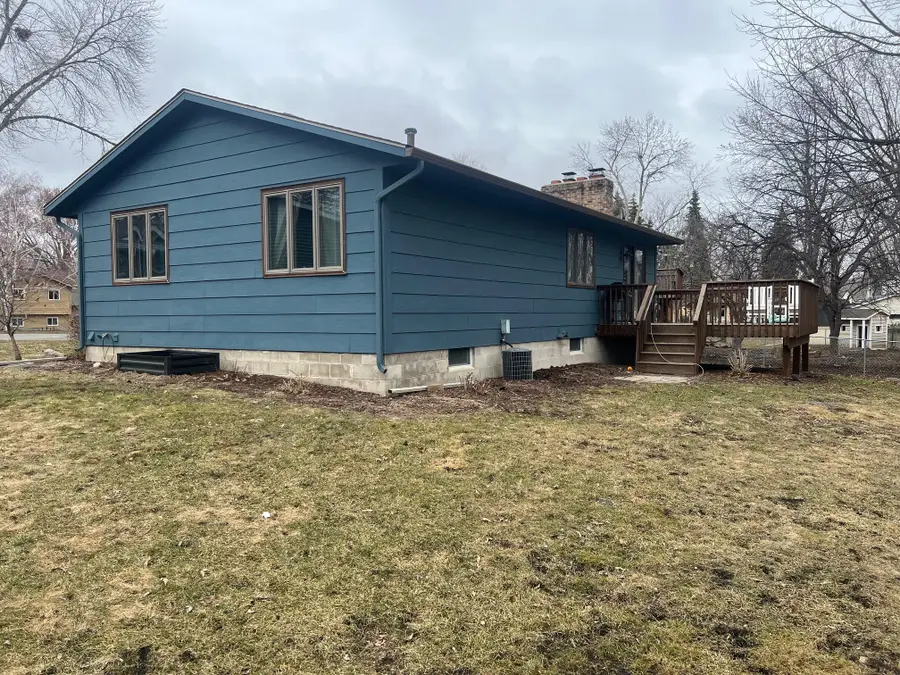 445 NE Rose Lane Ne, Hutchinson, MN 55350 - #2