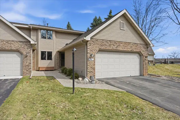 561 Deer Ridge Lane S, Maplewood, MN 55119