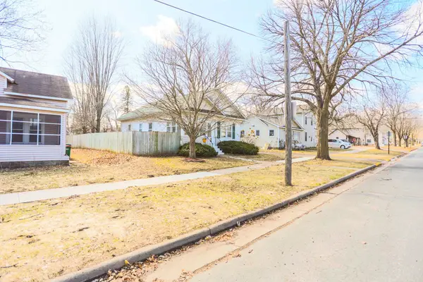 522 E Walnut Street, River Falls, WI 54022