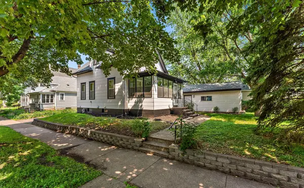 1467 Charles Avenue, Saint Paul, MN 55104