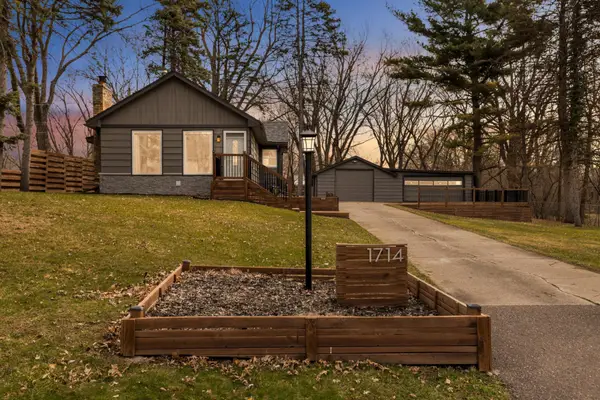 1714 Howard Street N, Maplewood, MN 55109