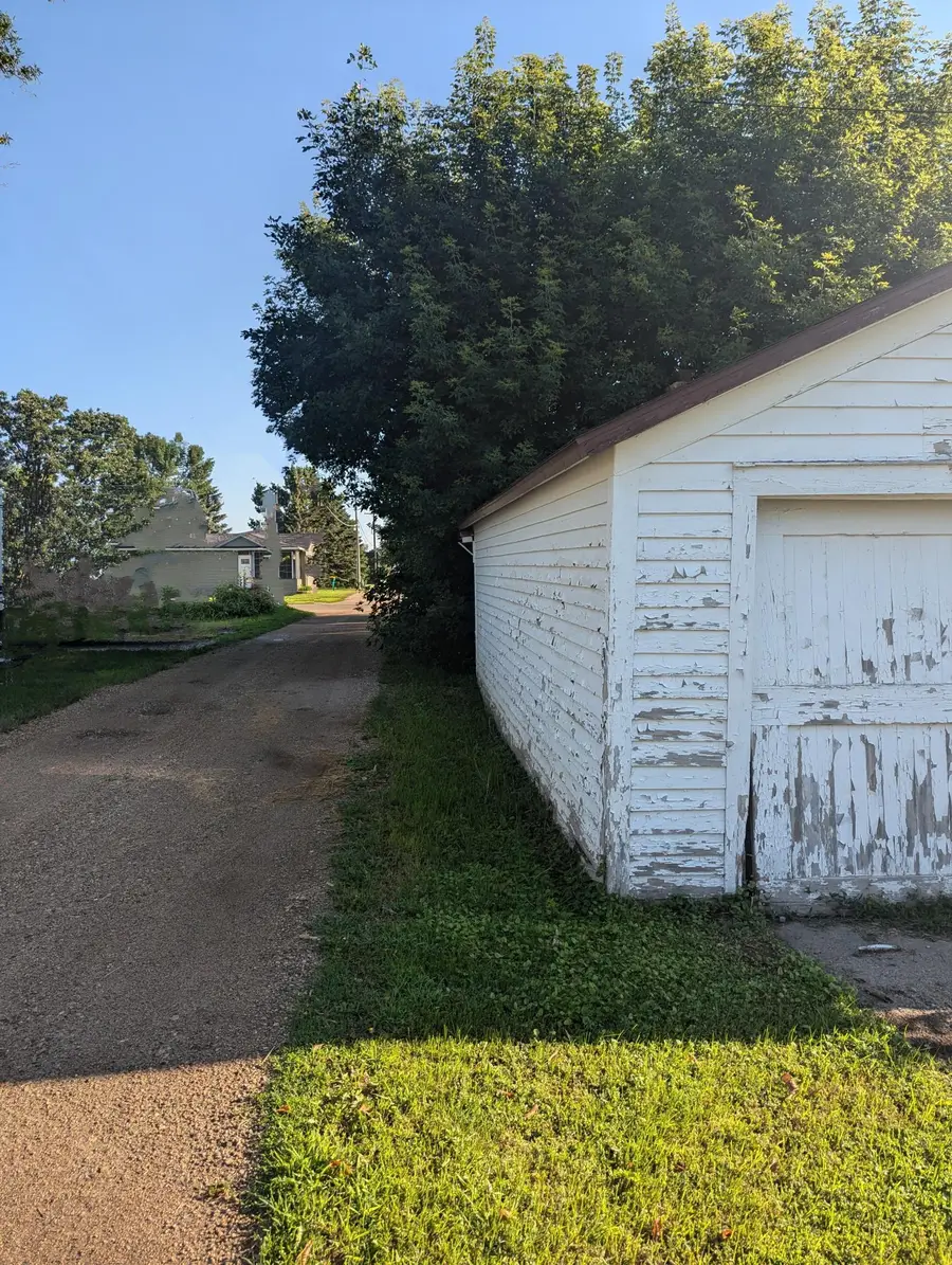 412 Langer Avenue S, Casselton, ND 58012 - #2