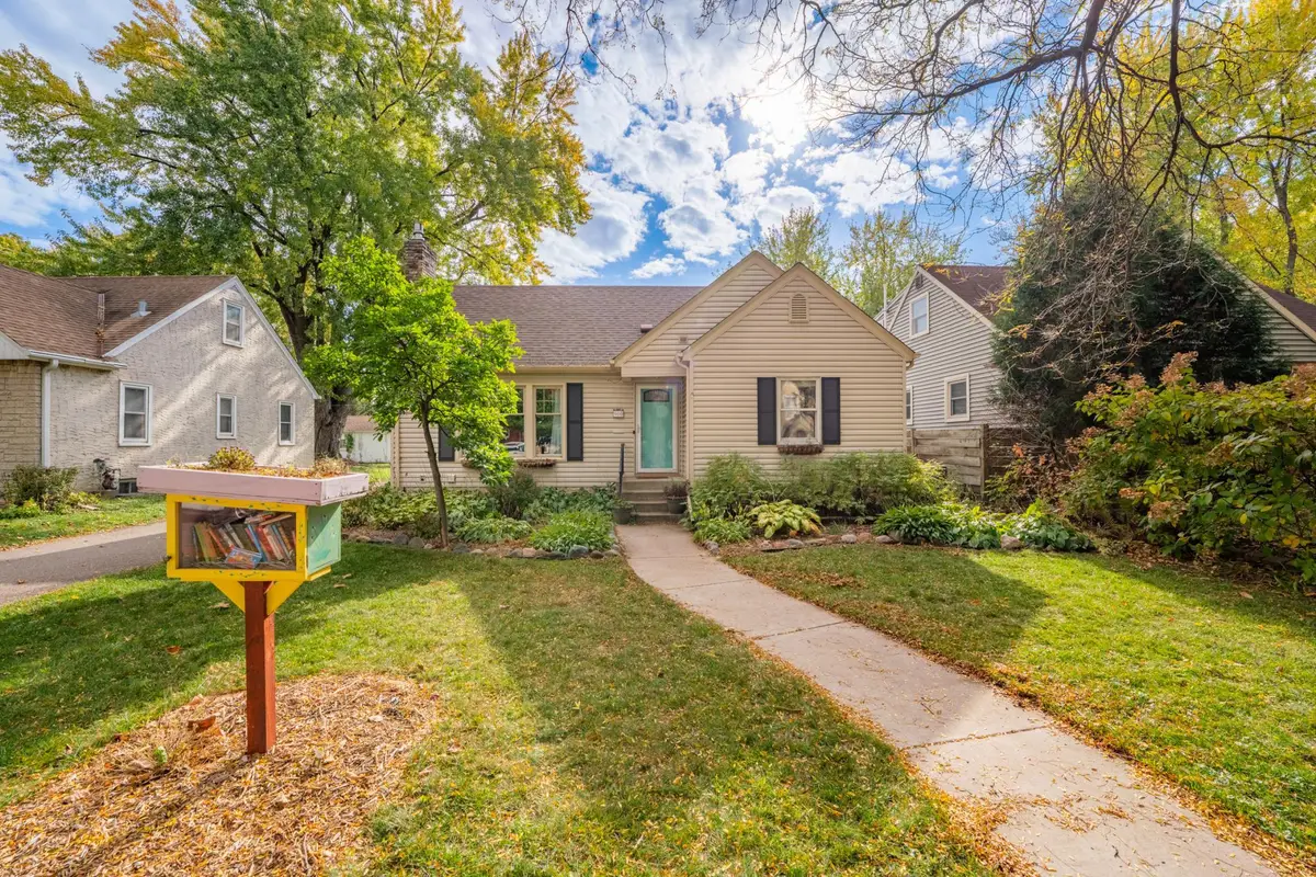 900 Hoyt Avenue W, Saint Paul, MN 55117 - #1