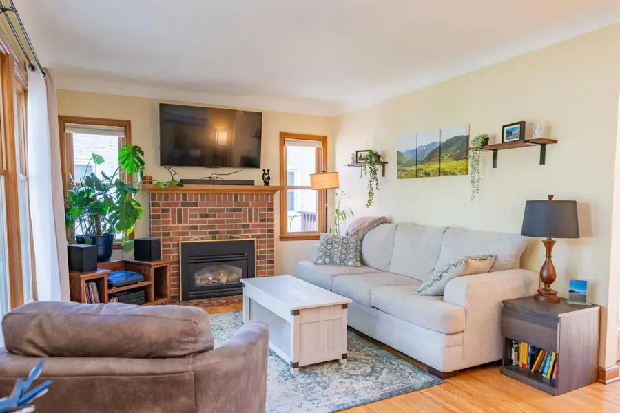 900 Hoyt Avenue W, Saint Paul, MN 55117 - #2