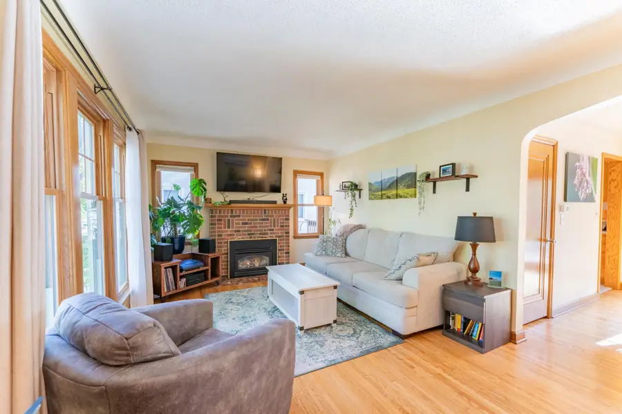 900 Hoyt Avenue W, Saint Paul, MN 55117 - #3