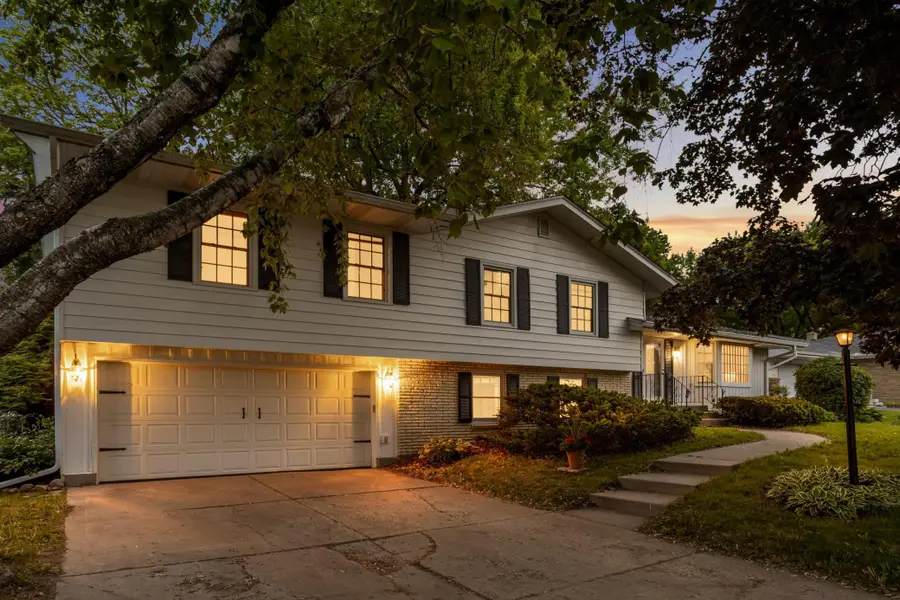 1740 Stanbridge Avenue, Roseville, MN 55113 - #2