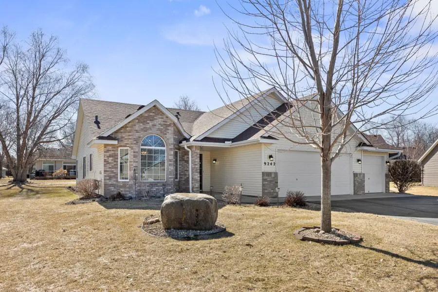 9242 Dunbar Knoll Circle N, Brooklyn Park, MN 55443 - #2