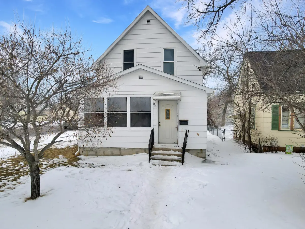 301 Duluth Avenue N, Thief River Falls, MN 56701 - #1