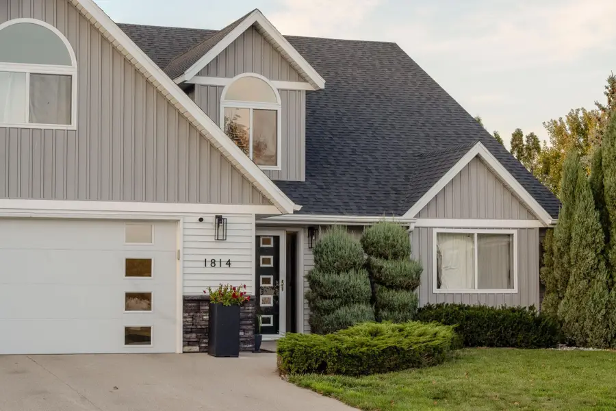 1814 Brentwood Court, West Fargo, ND 58078 - #2