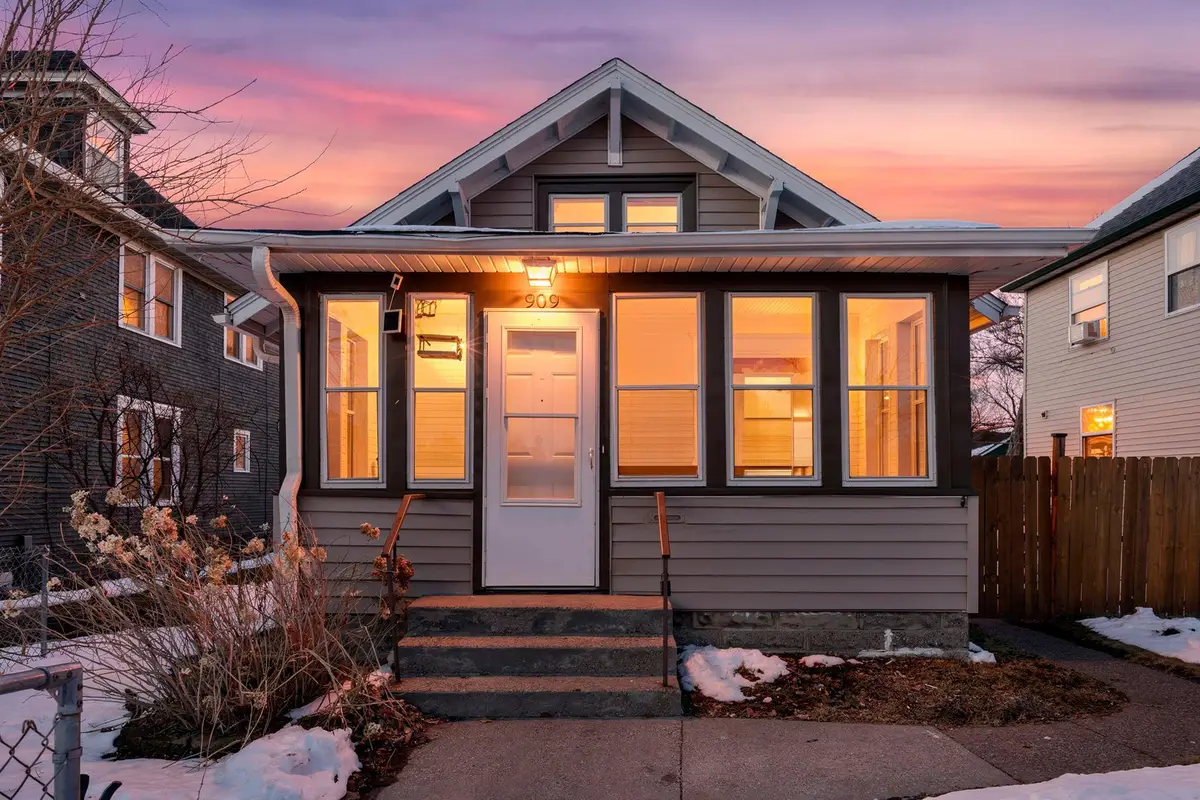 909 Saint Anthony Avenue, Saint Paul, MN 55104 - #1