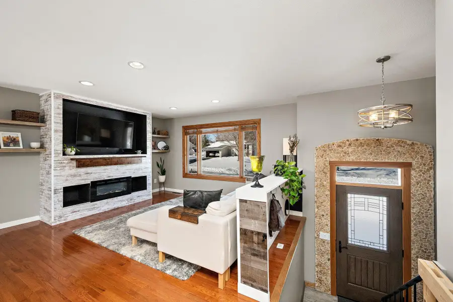 1061 Hillcrest Drive, Woodbury, MN 55125 - #2