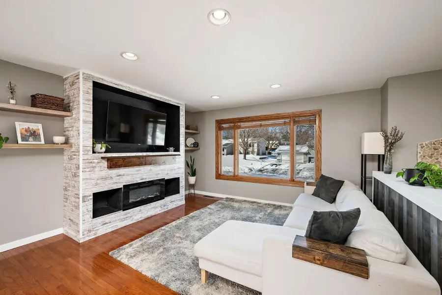 1061 Hillcrest Drive, Woodbury, MN 55125 - #3