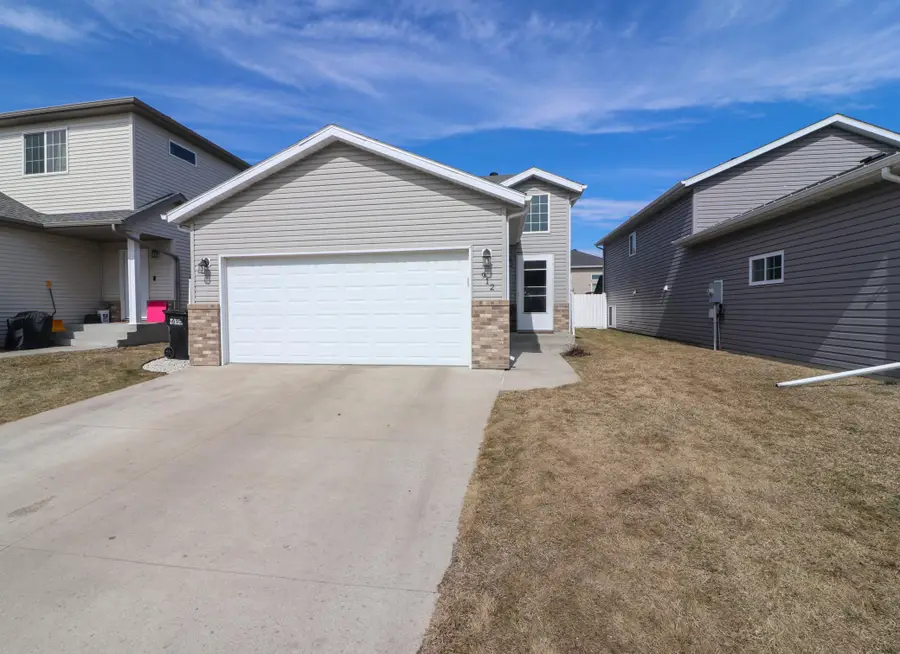 912 30th Avenue W, West Fargo, ND 58078 - #2