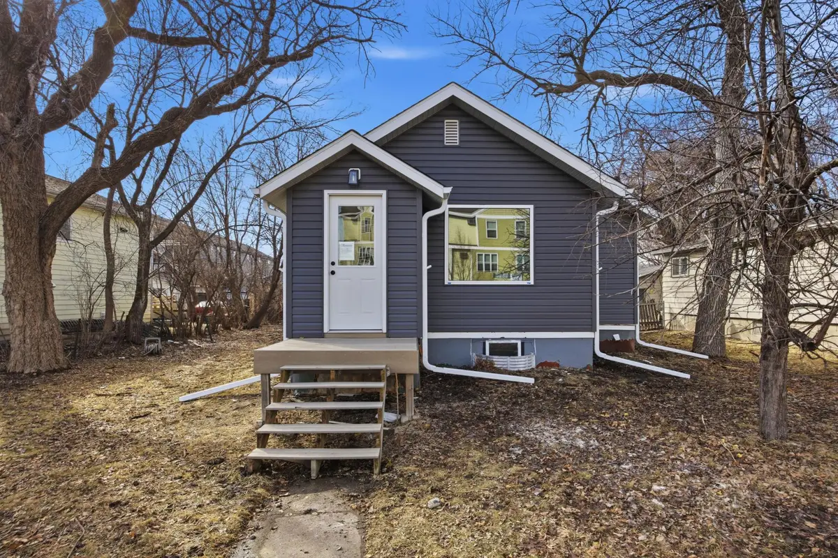 1108 18th Street N, Fargo, ND 58102 - #1