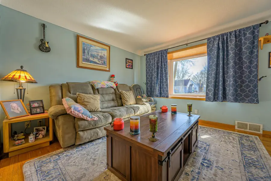 121 6th Avenue Ne, Hutchinson, MN 55350 - #2