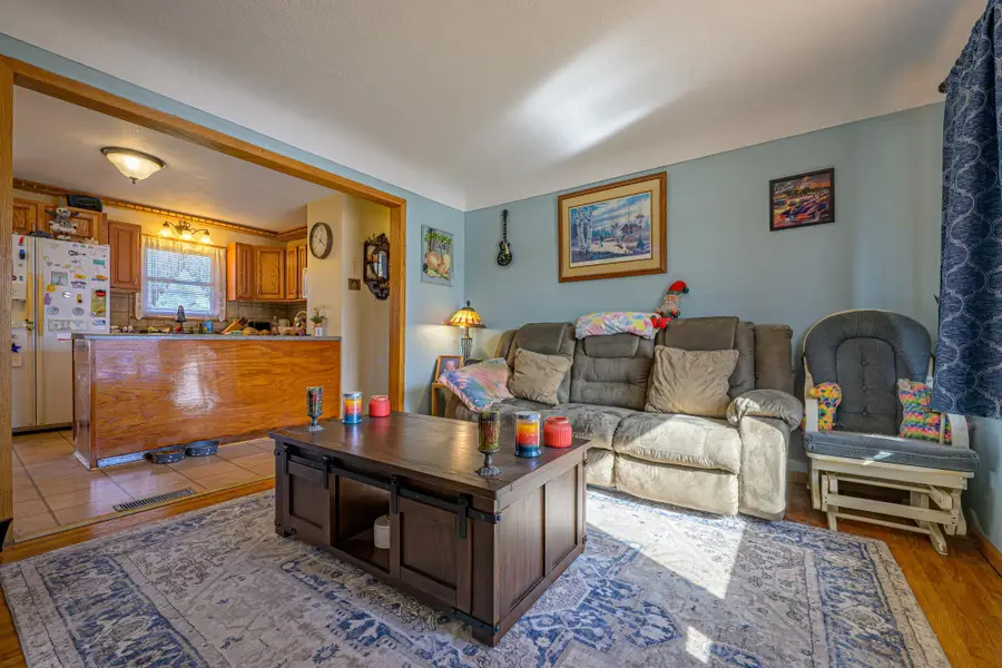 121 6th Avenue Ne, Hutchinson, MN 55350 - #3