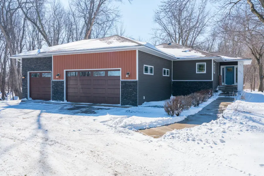 2711 Hoffman Road, Mankato, MN 56001 - #2