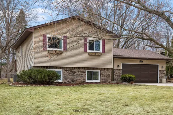 9895 31st Avenue N, Plymouth, MN 55441