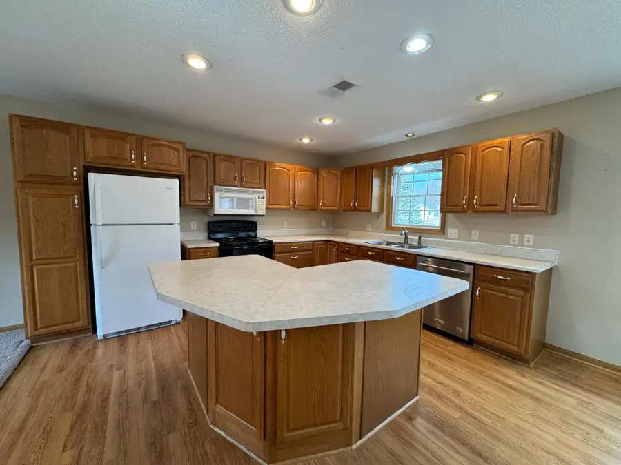 814B Southview Court W, Marshall, MN 56258 - #2